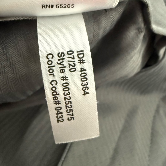 Express Performance Charcoal Dress Pants for Men - Picture 5 of 6